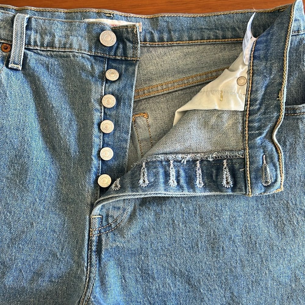 Levi's Ribcage Short Sz 32 - Picture 6 of 7